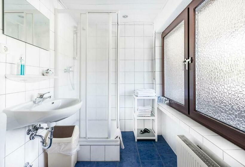 스탠다드 싱글 룸, An Der Nordschleife