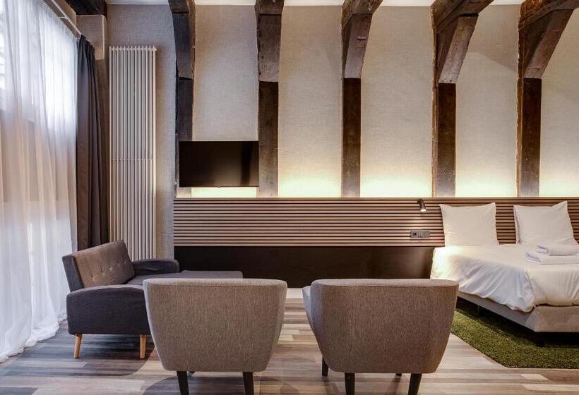 غرفة قياسية, The Sixteen