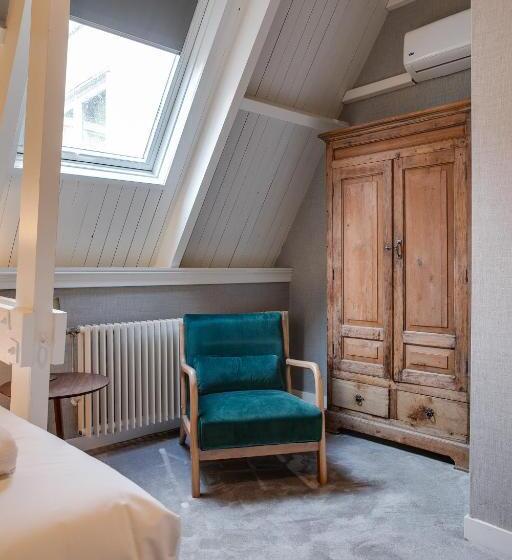 غرفة ديلوكس, The Sixteen