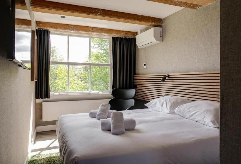 غرفة أساسية, The Sixteen