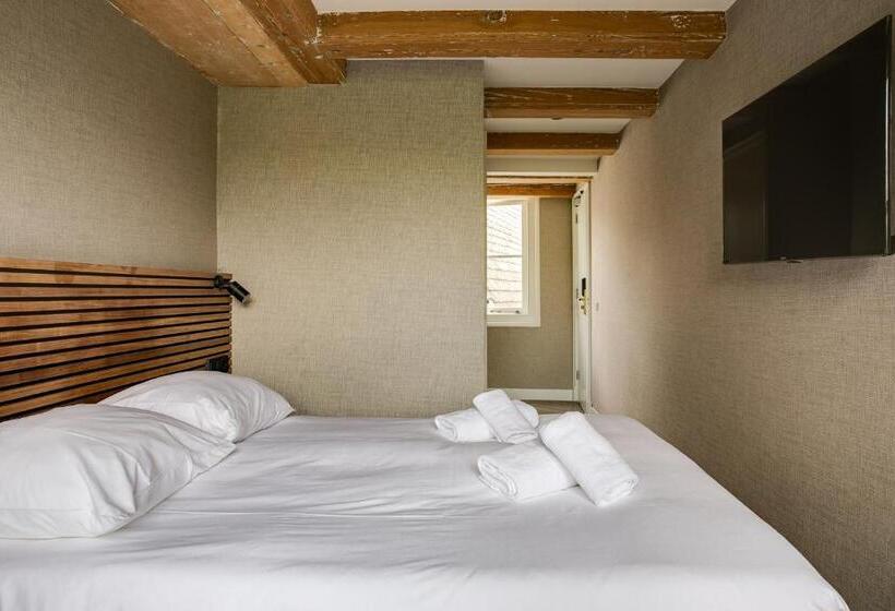 غرفة أساسية, The Sixteen