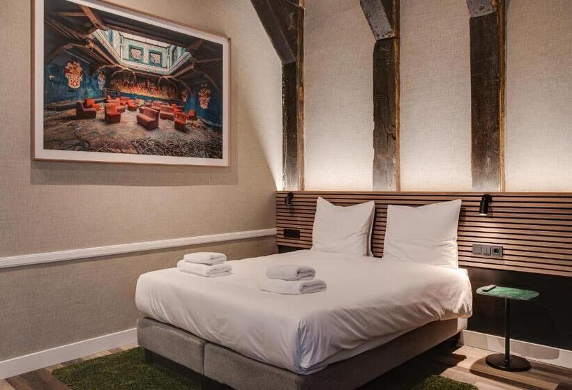 غرفة قياسية, The Sixteen