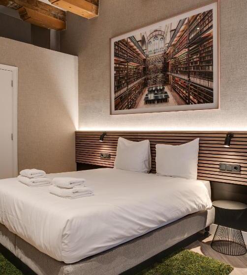 غرفة ديلوكس, The Sixteen