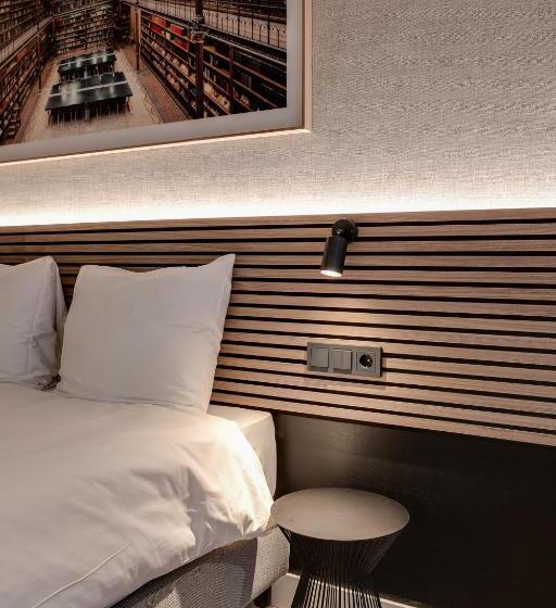 غرفة قياسية, The Sixteen