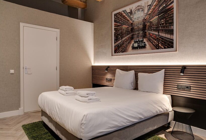 غرفة ديلوكس, The Sixteen