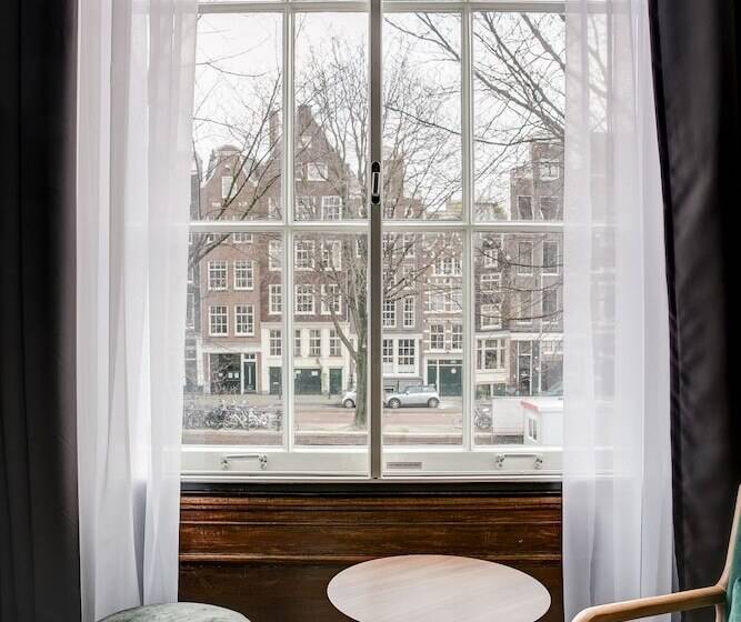 غرفة قياسية, The Sixteen