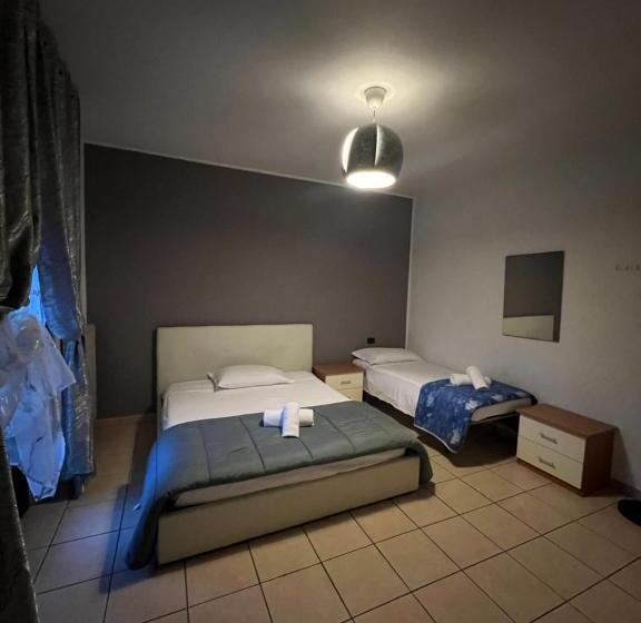 חדר סטנדרט לשלושה עם טרסה, Affittacamere House