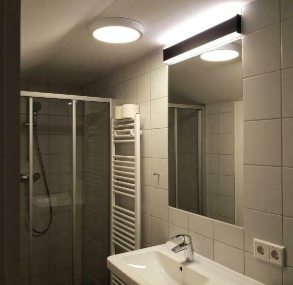 غرفة قياسية رباعية, Dav Haus