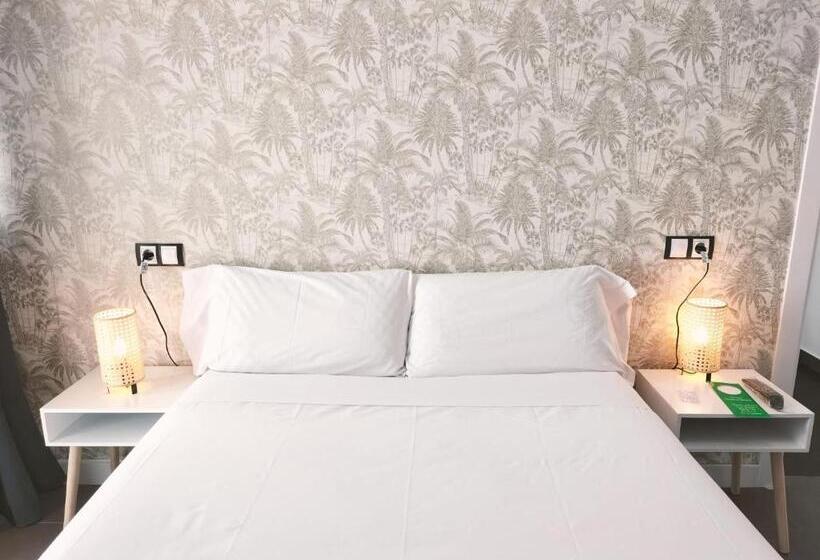 اتاق استاندارد با بالکن, Hostal Gonzala By Gaiarooms