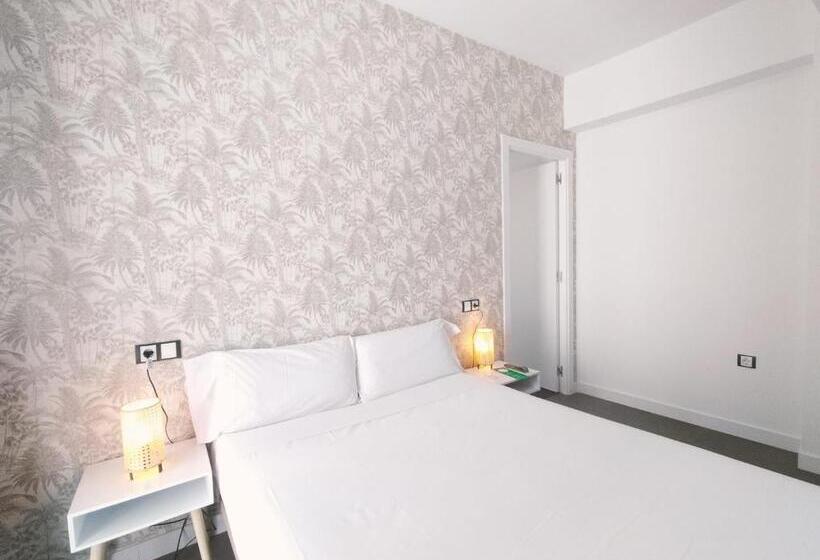 غرفة قياسية مزوَّدة بشُرفة, Hostal Gonzala By Gaiarooms