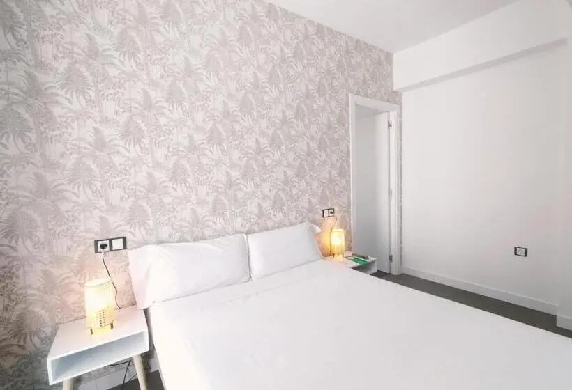 اتاق استاندارد با بالکن, Hostal Gonzala By Gaiarooms