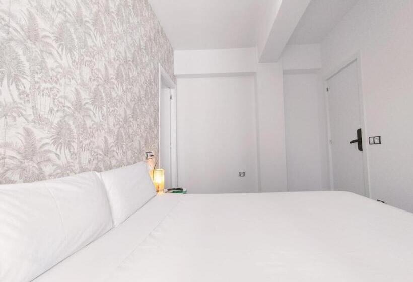 غرفة قياسية مزوَّدة بشُرفة, Hostal Gonzala By Gaiarooms