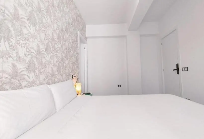 اتاق استاندارد با بالکن, Hostal Gonzala By Gaiarooms