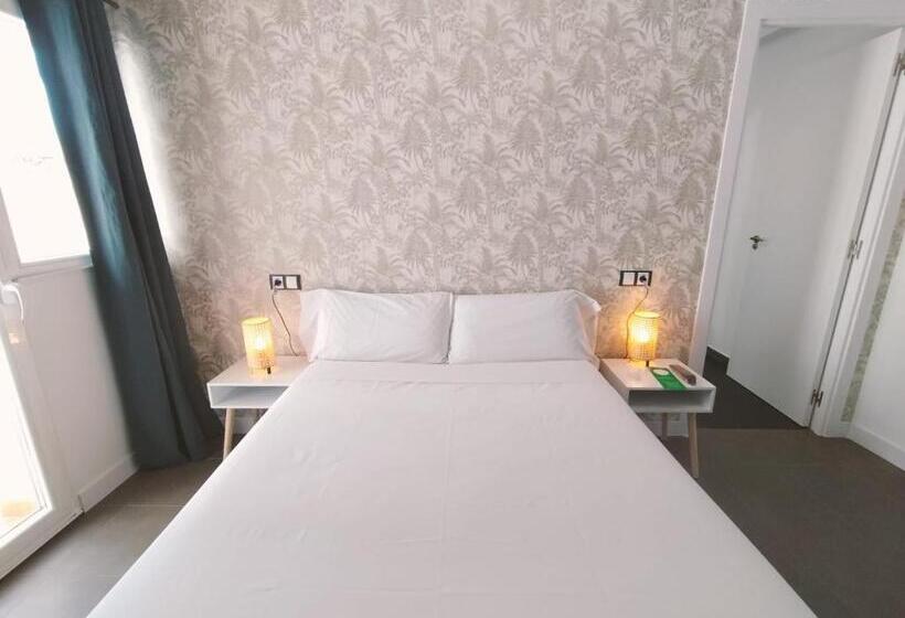 غرفة قياسية مزوَّدة بشُرفة, Hostal Gonzala By Gaiarooms