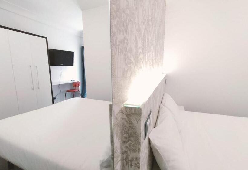 غرفة قياسية مزوَّدة بشُرفة, Hostal Gonzala By Gaiarooms