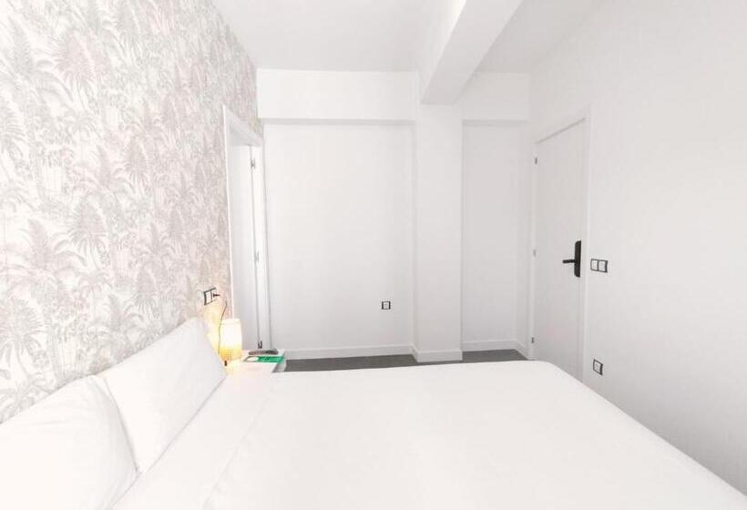 اتاق استاندارد با بالکن, Hostal Gonzala By Gaiarooms