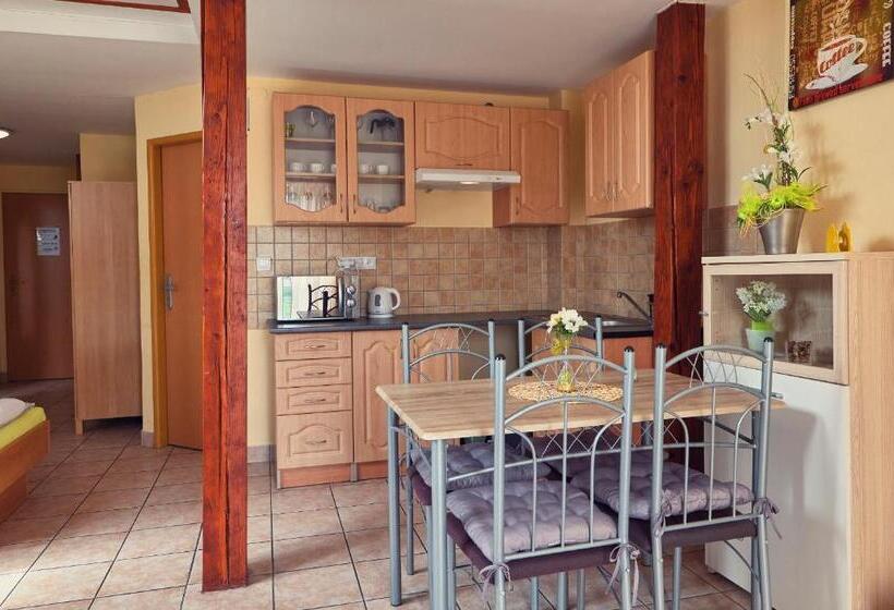 شقة غرفة واحدة مزودة بتراس, Penzión Fox