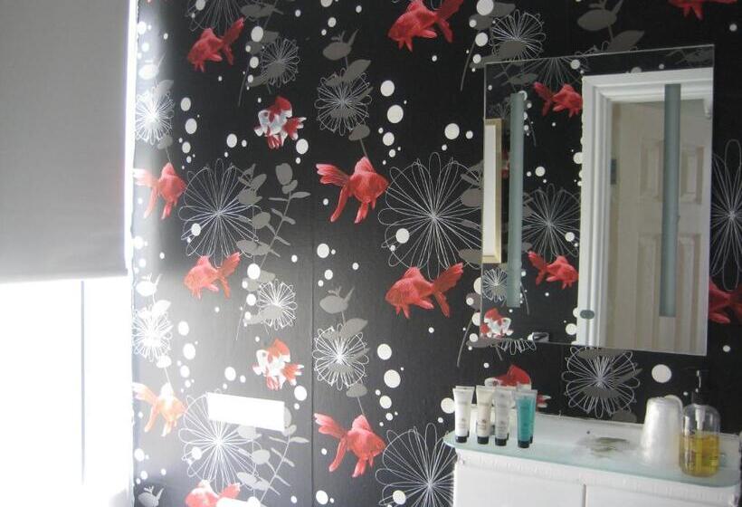 スタンダードルーム, The Dragonfly