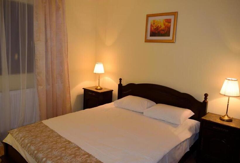 Quarto Estandar, Vila Felix