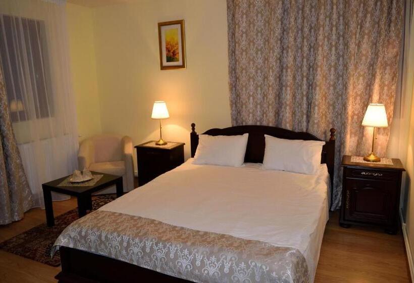 Quarto Estandar, Vila Felix