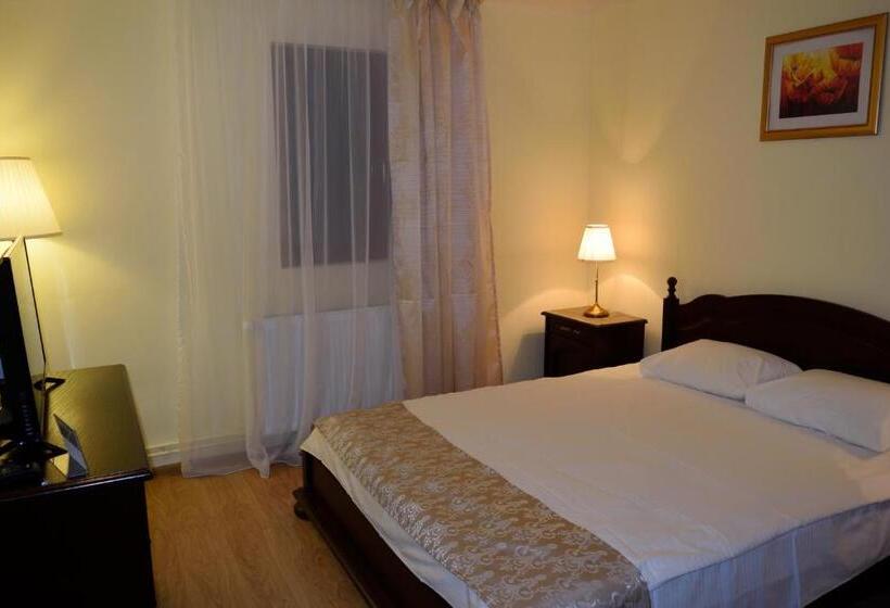 Quarto Estandar, Vila Felix