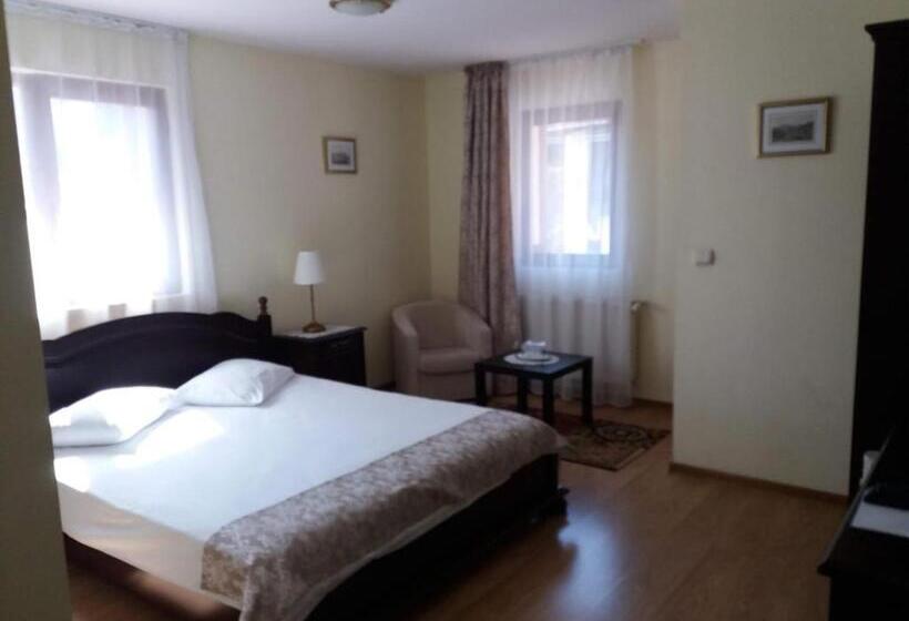 Quarto Estandar com Sacada, Vila Felix