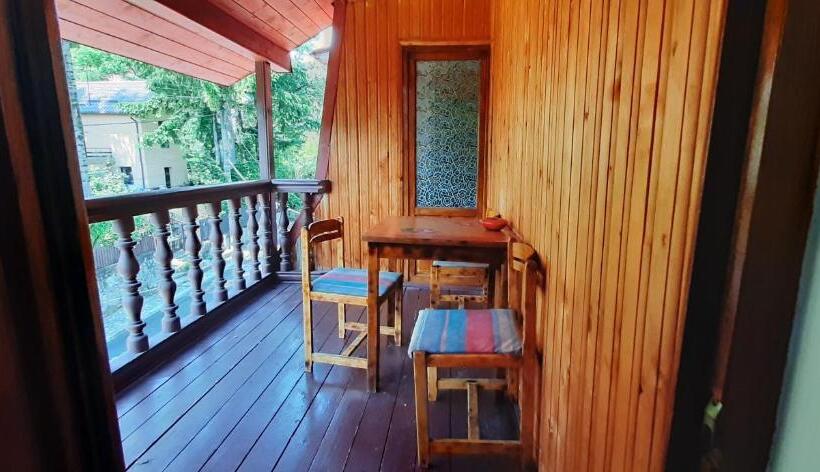 Quarto Estandar com Sacada, Vila Felix