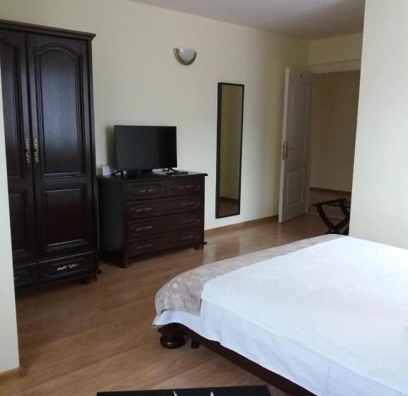 Quarto Estandar com Sacada, Vila Felix