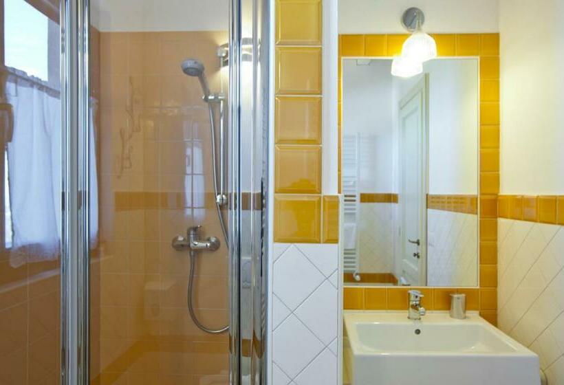 Номер Стандарт, L'orso E L'ape B&b