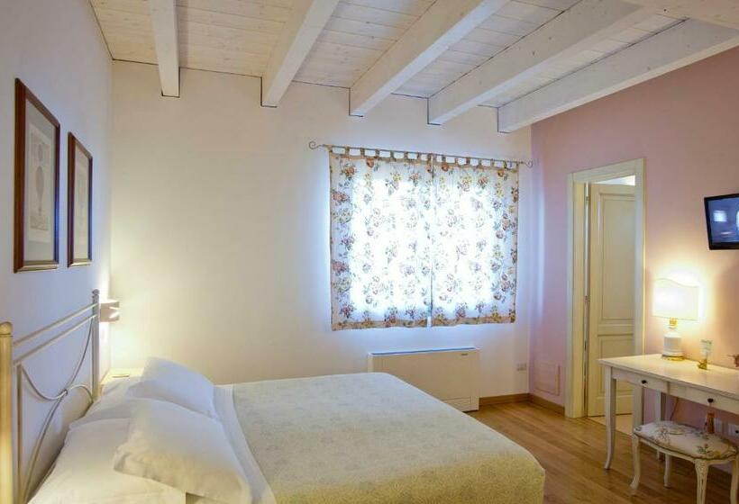 Номер Стандарт, L'orso E L'ape B&b