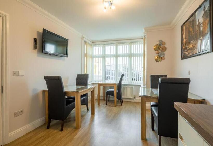 חדר סטנדרט עם מיטת קינג, Autumn House