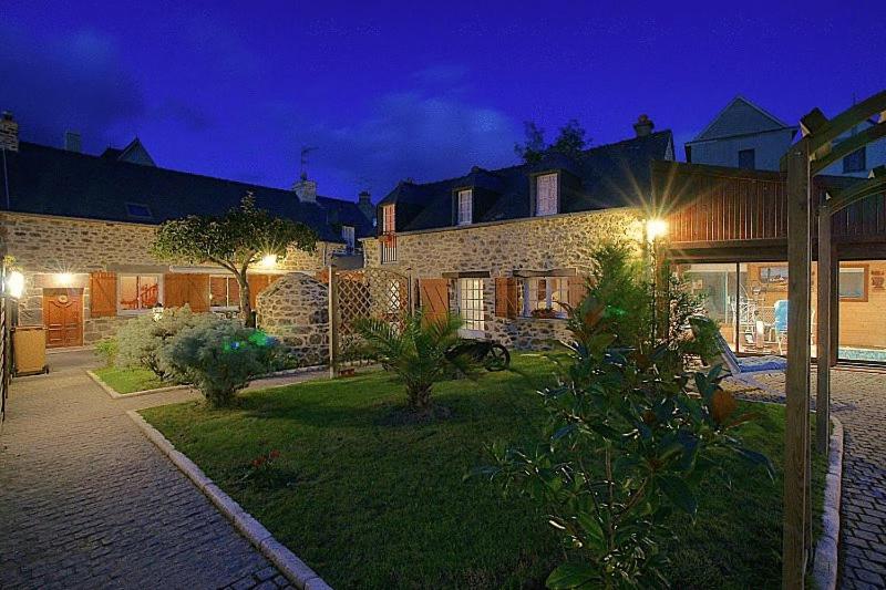 بانگلوی استاندارد, Gites De La Cote D'emeraude