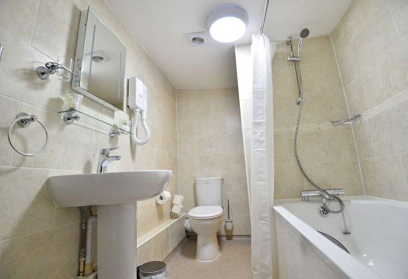 Family Suite, The Royal Victoria And Bull