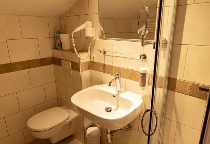 Habitació Triple Estàndard, Pension Dachsteinhof