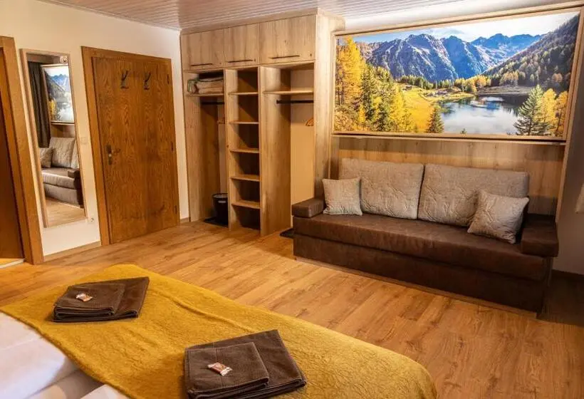 Habitació Triple Estàndard, Pension Dachsteinhof