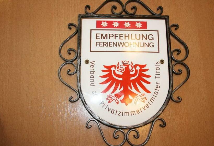 스탠다드 스튜디오, Vronis Waldhaus Adults Only