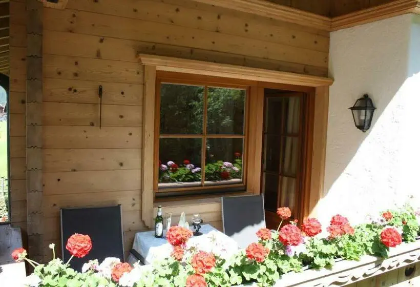 استودیوی استاندارد, Vronis Waldhaus Adults Only