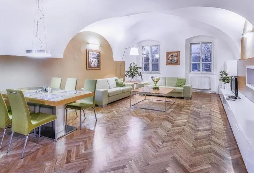 Huoneisto 1 Makuuhuone, Apartmany Chornitzeruv Dum