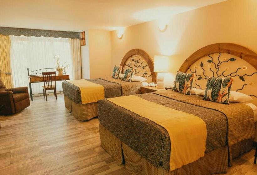 Полулюкс, El Rodeo Estancia Boutique Hotel & Steakhouse