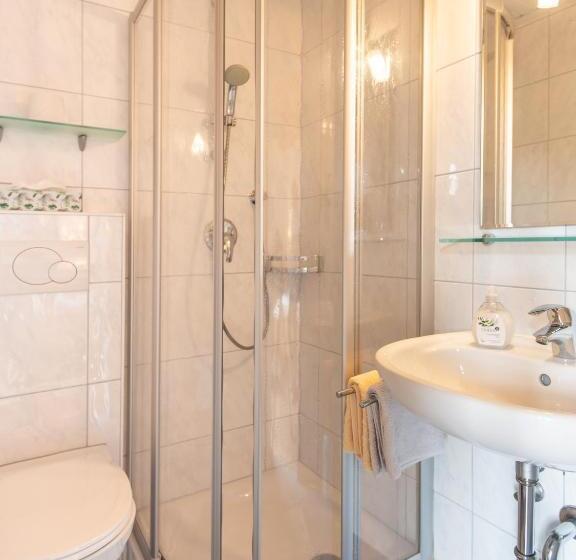 Comfort room with lake view, Frühstückspension Götzfried Hof