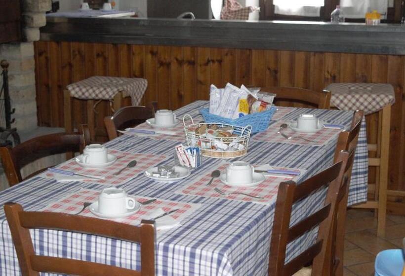 침실 2개 아파트, Cardinal Girolamo