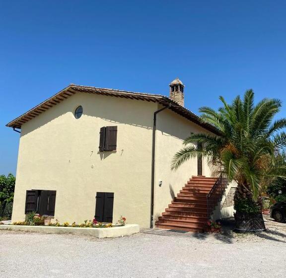 침실 2개 아파트, Cardinal Girolamo