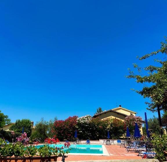 침실 2개 아파트, Cardinal Girolamo