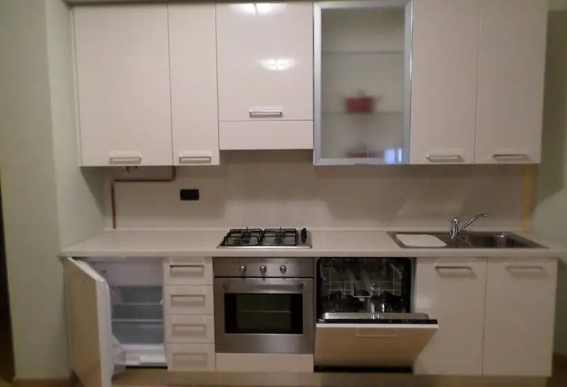 Standard Neljän Hengen Huone, La Marina Resort