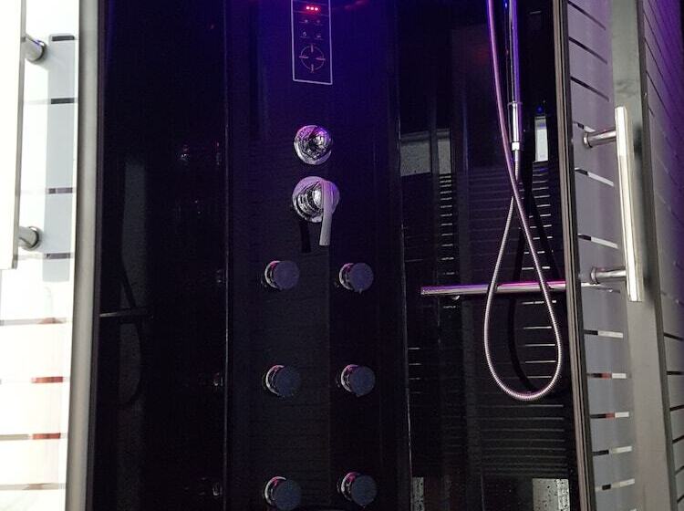 חדר סטנדרטי לארבעה עם חדר אמבטיה משותף, Boscombe Reef