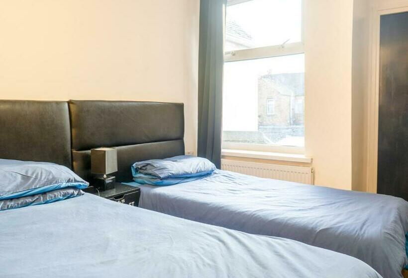 غرفة قياسية, La Tavola Calda