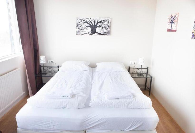 اتاق استاندارد با سرویس بهداشتی مشترک, Lyngás Guesthouse