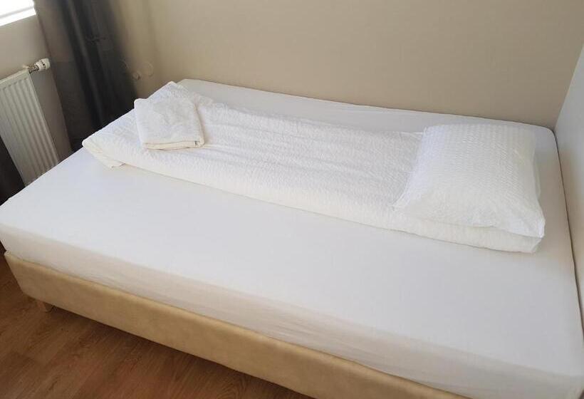 اتاق پایه با سرویس بهداشتی مشترک, Lyngás Guesthouse