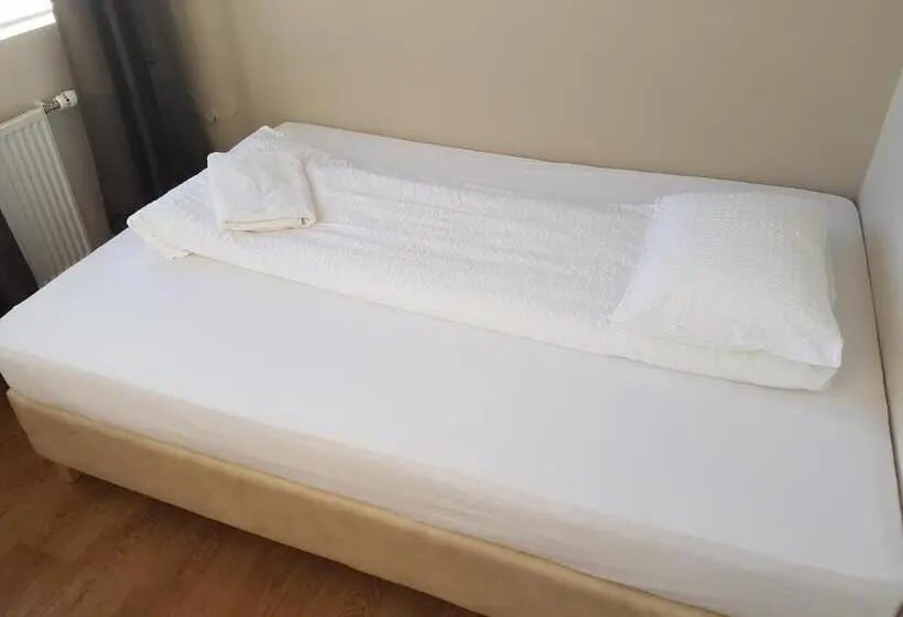 اتاق پایه با سرویس بهداشتی مشترک, Lyngás Guesthouse