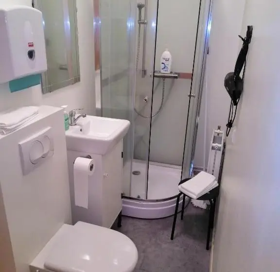 اتاق استاندارد چهارنفره با سرویس بهداشتی مشترک, Lyngás Guesthouse